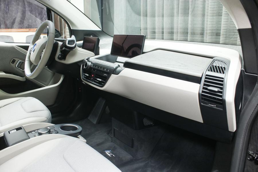 Торпедо BMW i3s (I01) 2019 года  (фото 17 из 20)